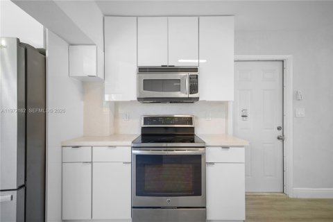 House in Miramar, Florida 3 bedrooms, 134.8 sq.m. № 2038744 - photo 20