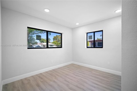 House in Miramar, Florida 3 bedrooms, 134.8 sq.m. № 2038744 - photo 12