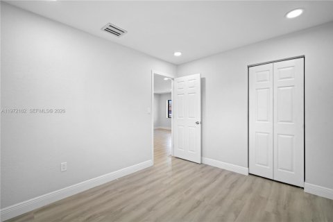 House in Miramar, Florida 3 bedrooms, 134.8 sq.m. № 2038744 - photo 10