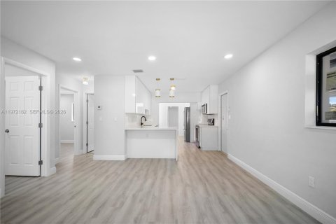 House in Miramar, Florida 3 bedrooms, 134.8 sq.m. № 2038744 - photo 7