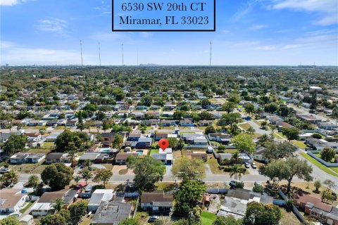 House in Miramar, Florida 3 bedrooms, 134.8 sq.m. № 2038744 - photo 2