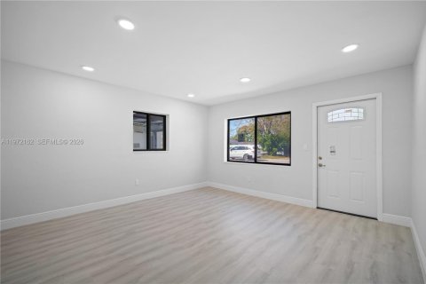 House in Miramar, Florida 3 bedrooms, 134.8 sq.m. № 2038744 - photo 14