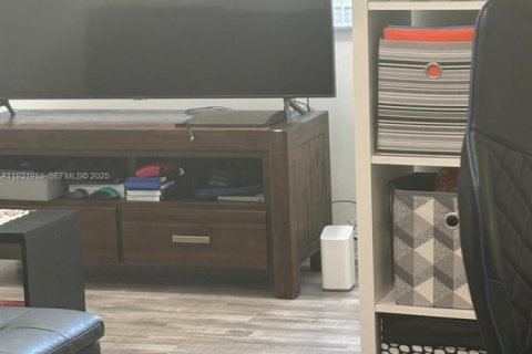 Снять в аренду кондоминиум в Хайалиа, Флорида 1 спальня, 60.11м2, № 1991751 - фото 4