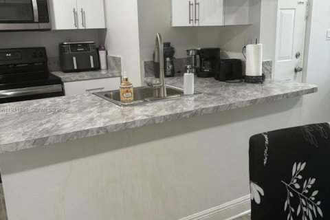 Снять в аренду кондоминиум в Хайалиа, Флорида 1 спальня, 60.11м2, № 1991751 - фото 3