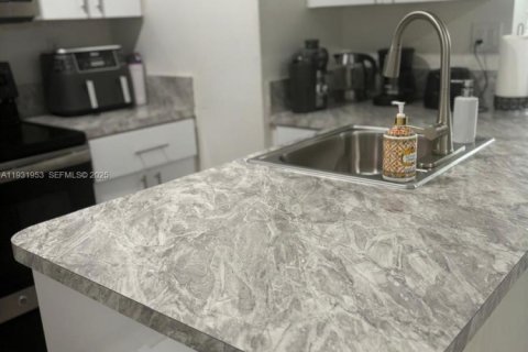 Снять в аренду кондоминиум в Хайалиа, Флорида 1 спальня, 60.11м2, № 1991751 - фото 2