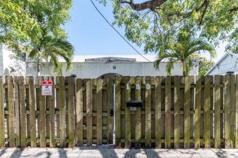 Propiedad comercial en venta en Miami, Florida № 2054824 - foto 3