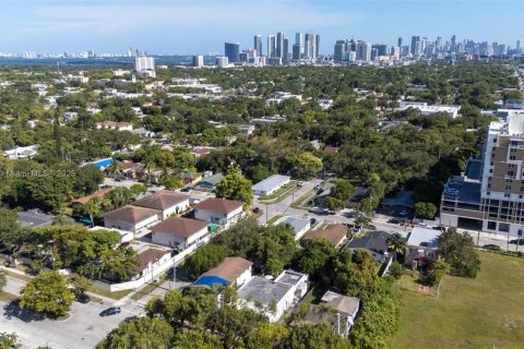 Propiedad comercial en venta en Miami, Florida № 2054824 - foto 28