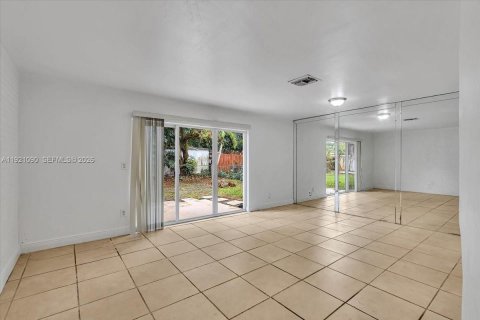 Casa en alquiler en Lauderhill, Florida, 3 dormitorios, 110 m2 № 1975232 - foto 19