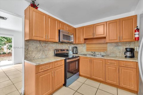 Casa en alquiler en Lauderhill, Florida, 3 dormitorios, 110 m2 № 1975232 - foto 14