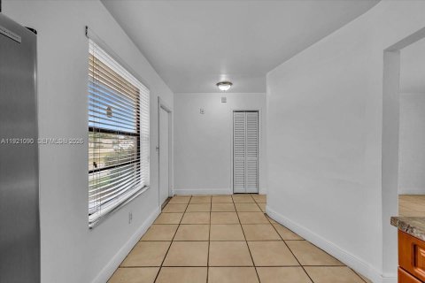 Casa en alquiler en Lauderhill, Florida, 3 dormitorios, 110 m2 № 1975232 - foto 12