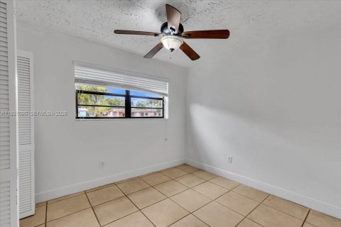 Casa en alquiler en Lauderhill, Florida, 3 dormitorios, 110 m2 № 1975232 - foto 26