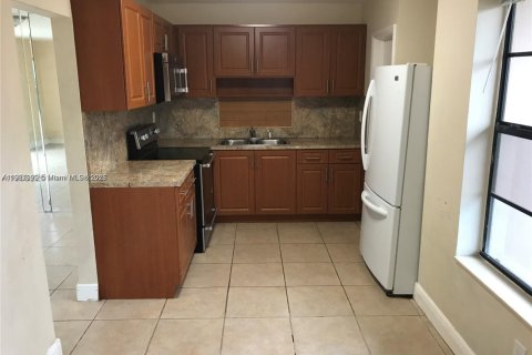 House in Lauderhill, Florida 3 bedrooms, 110 sq.m. № 1975232 - photo 3