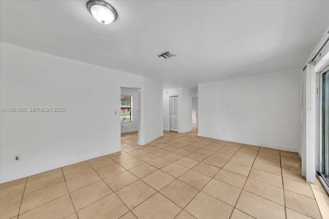 Casa en alquiler en Lauderhill, Florida, 3 dormitorios, 110 m2 № 1975232 - foto 21