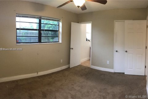 House in Lauderhill, Florida 3 bedrooms, 110 sq.m. № 1975232 - photo 8