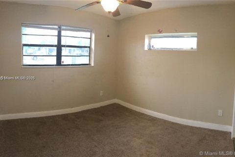 House in Lauderhill, Florida 3 bedrooms, 110 sq.m. № 1975232 - photo 6