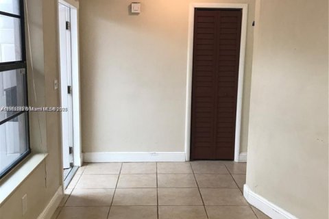 House in Lauderhill, Florida 3 bedrooms, 110 sq.m. № 1975232 - photo 4