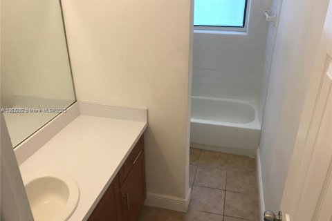 House in Lauderhill, Florida 3 bedrooms, 110 sq.m. № 1975232 - photo 7