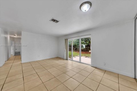 Casa en alquiler en Lauderhill, Florida, 3 dormitorios, 110 m2 № 1975232 - foto 22