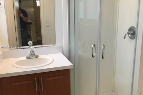 House in Lauderhill, Florida 3 bedrooms, 110 sq.m. № 1975232 - photo 9