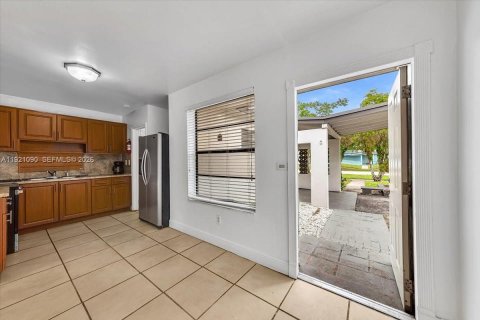 Casa en alquiler en Lauderhill, Florida, 3 dormitorios, 110 m2 № 1975232 - foto 10