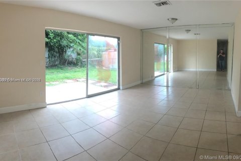 House in Lauderhill, Florida 3 bedrooms, 110 sq.m. № 1975232 - photo 5