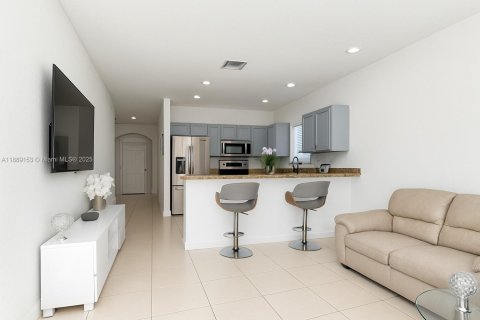 House in Homestead, Florida 4 bedrooms, 175.03 sq.m. № 1938551 - photo 17