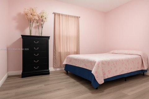 House in Homestead, Florida 4 bedrooms, 175.03 sq.m. № 1938551 - photo 9