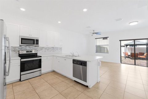 Townhouse in Hialeah, Florida 2 bedrooms, 133.87 sq.m. № 1927502 - photo 6
