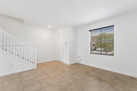 Townhouse in Hialeah, Florida 2 bedrooms, 133.87 sq.m. № 1927502 - photo 3