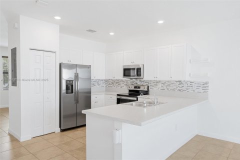 Townhouse in Hialeah, Florida 2 bedrooms, 133.87 sq.m. № 1927502 - photo 5
