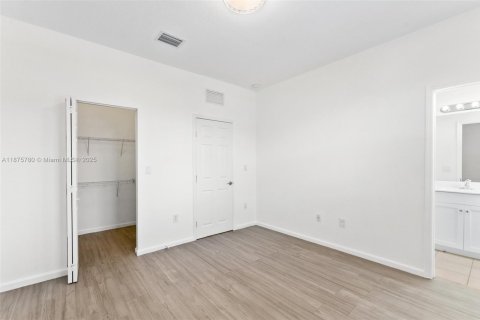 Townhouse in Hialeah, Florida 2 bedrooms, 133.87 sq.m. № 1927502 - photo 15