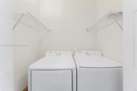 Townhouse in Hialeah, Florida 2 bedrooms, 133.87 sq.m. № 1927502 - photo 14