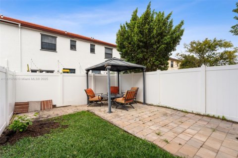 Townhouse in Hialeah, Florida 2 bedrooms, 133.87 sq.m. № 1927502 - photo 28
