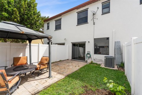 Townhouse in Hialeah, Florida 2 bedrooms, 133.87 sq.m. № 1927502 - photo 19