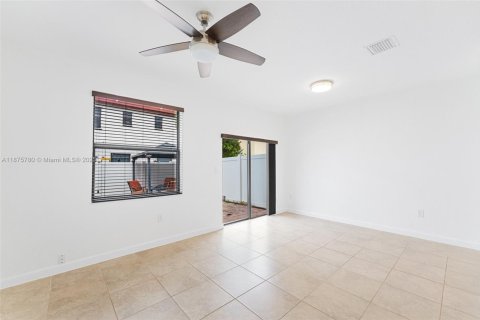 Townhouse in Hialeah, Florida 2 bedrooms, 133.87 sq.m. № 1927502 - photo 8