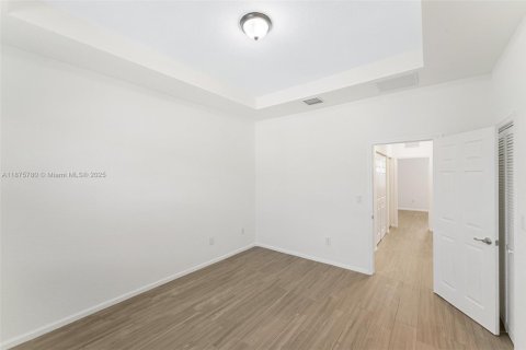Townhouse in Hialeah, Florida 2 bedrooms, 133.87 sq.m. № 1927502 - photo 10
