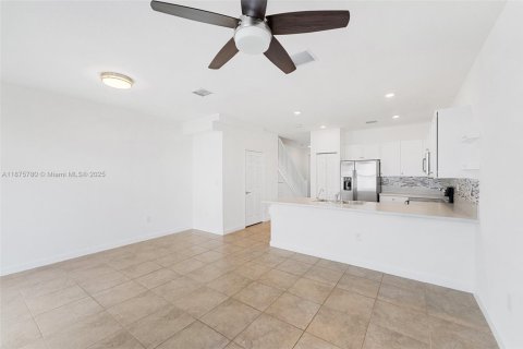 Townhouse in Hialeah, Florida 2 bedrooms, 133.87 sq.m. № 1927502 - photo 4
