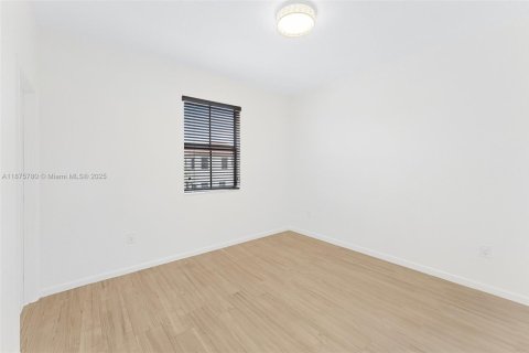 Townhouse in Hialeah, Florida 2 bedrooms, 133.87 sq.m. № 1927502 - photo 9
