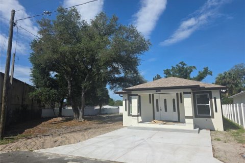 House in Tampa, Florida 3 bedrooms, 164.99 sq.m. № 2097751