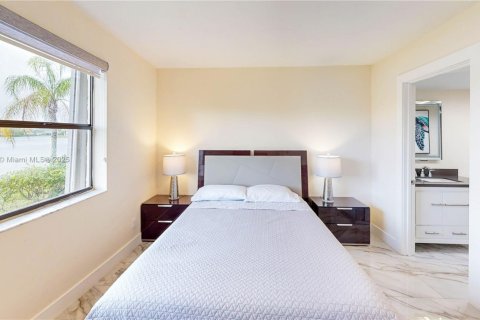 Condo in Homestead, Florida, 3 bedrooms  № 1801100 - photo 16