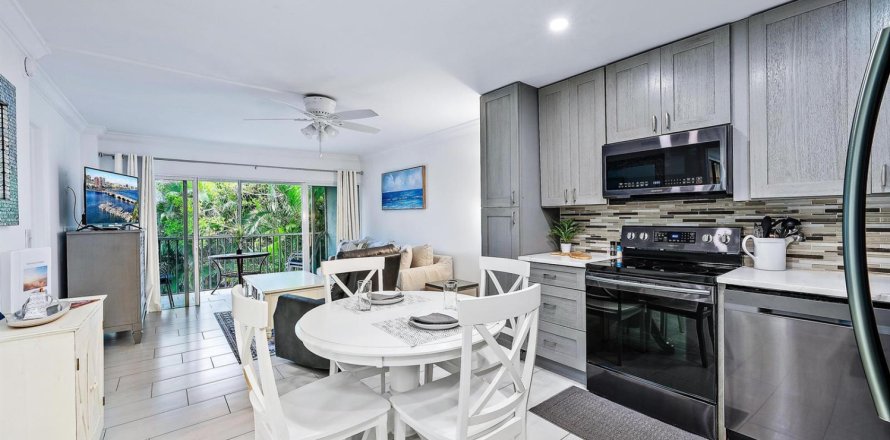 Condominio en Hutchinson Island South, Florida, 1 dormitorio № 2182794