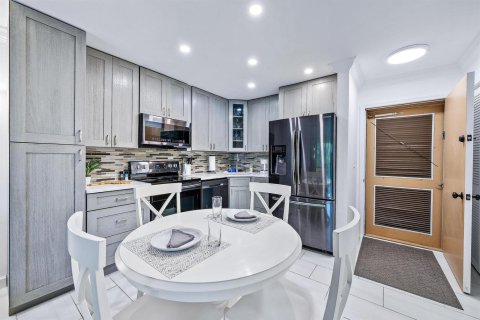 Condominio en alquiler en Hutchinson Island South, Florida, 1 dormitorio, 64.01 m2 № 2182794 - foto 3