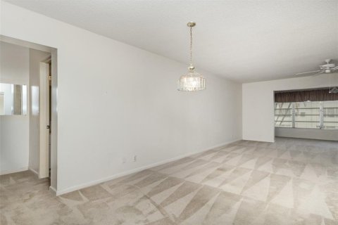 Condo in Winter Haven, Florida, 2 bedrooms  № 1888445 - photo 6