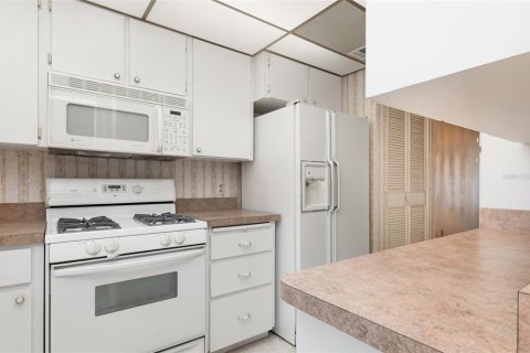 Condo in Winter Haven, Florida, 2 bedrooms  № 1888445 - photo 13