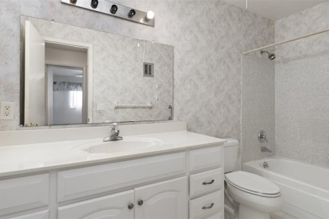 Condo in Winter Haven, Florida, 2 bedrooms  № 1888445 - photo 17