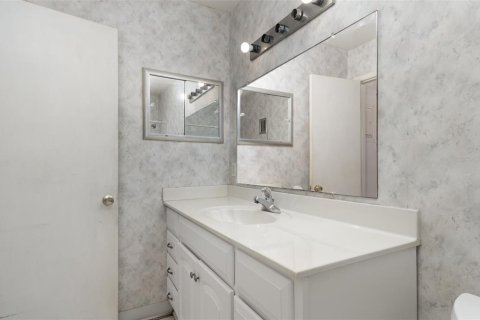 Condo in Winter Haven, Florida, 2 bedrooms  № 1888445 - photo 18