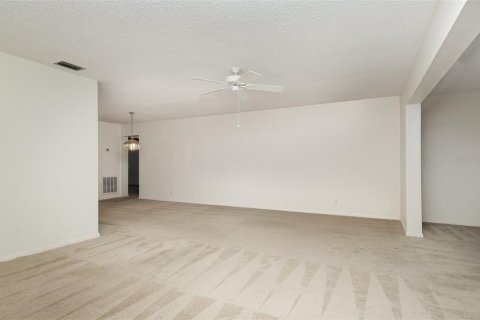 Condo in Winter Haven, Florida, 2 bedrooms  № 1888445 - photo 8
