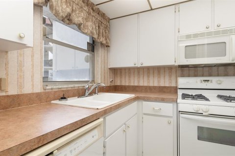 Condo in Winter Haven, Florida, 2 bedrooms  № 1888445 - photo 14