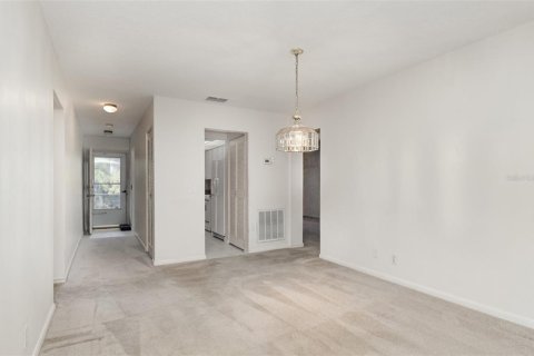 Condo in Winter Haven, Florida, 2 bedrooms  № 1888445 - photo 5