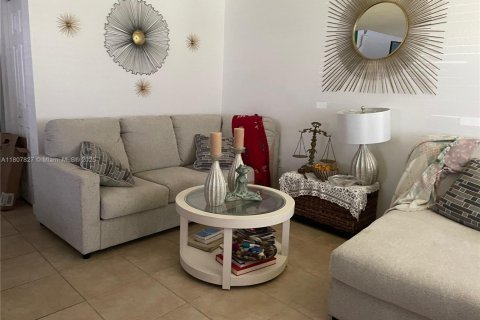 Townhouse in Cutler Bay, Florida 3 bedrooms, 128.48 sq.m. № 1756391 - photo 15